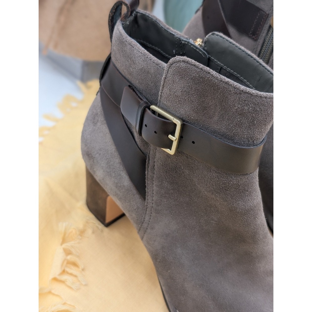 Clarks Spiced River Grey Suede Ankle Booties Block Heel Buckle Women's Size 8.5 - Picture 2 of 12